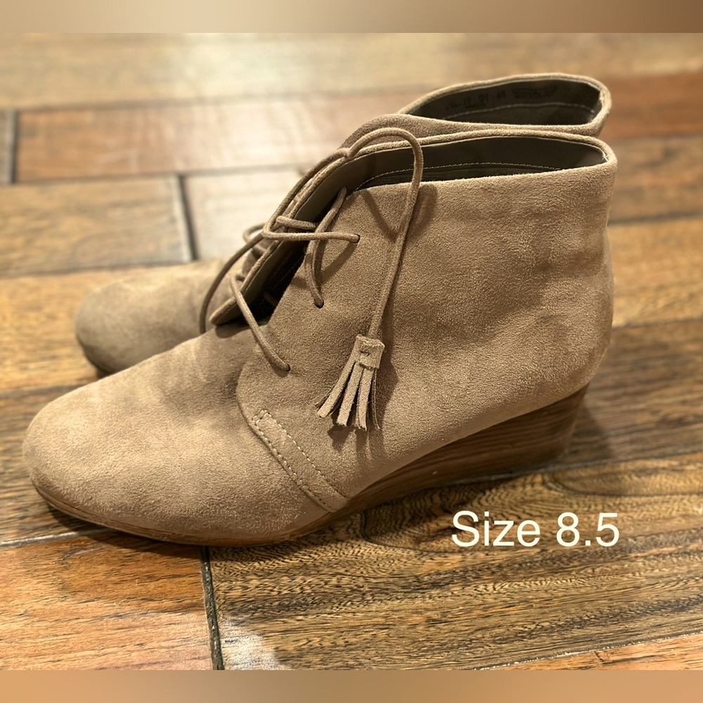 Dr. Scholl's Dakota Wedge Bootie tan size 8.5